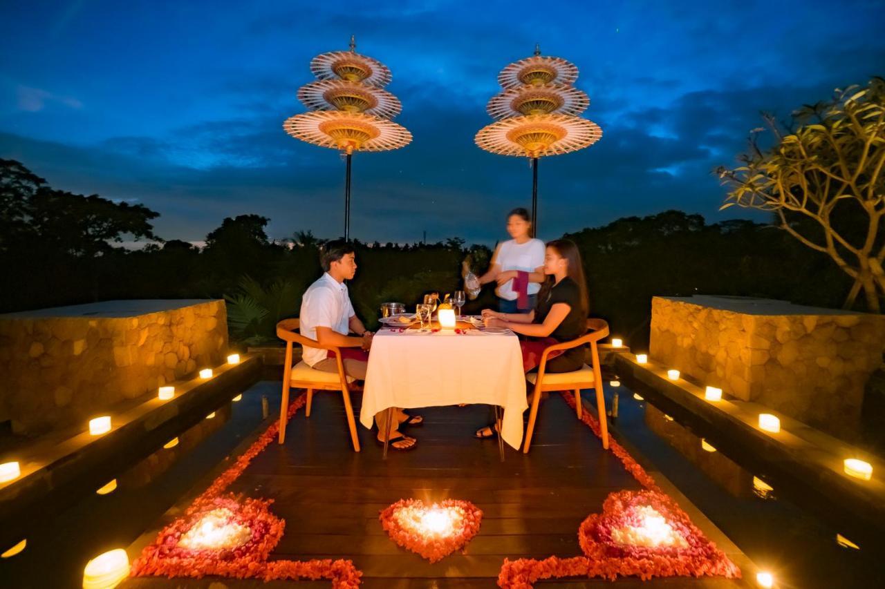Weda Cita Resort And Spa By Mahaputra Ubud  Ngoại thất bức ảnh Romantic dinner at a resort in Bali, Indonesia