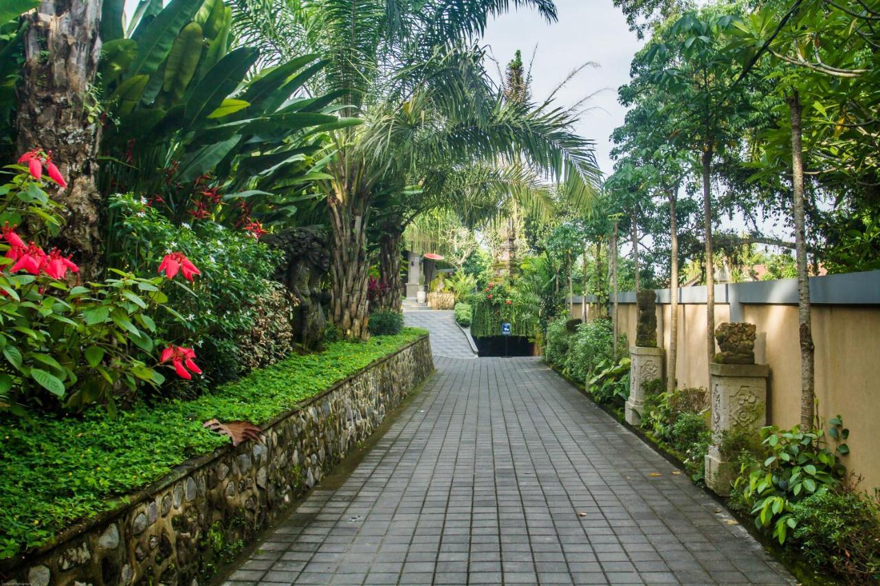 Weda Cita Resort And Spa By Mahaputra Ubud  Ngoại thất bức ảnh The path leading to the main entrance of the hotel