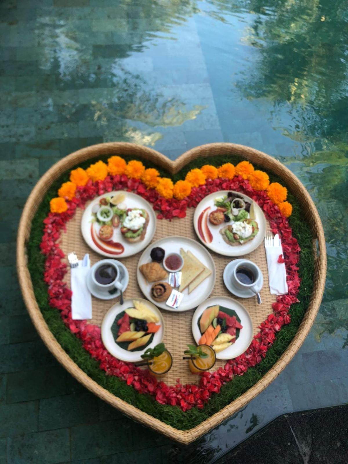 Weda Cita Resort And Spa By Mahaputra Ubud  Ngoại thất bức ảnh A traditional Balinese breakfast